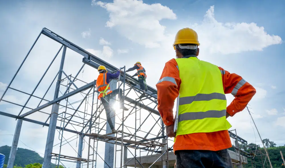 Engineer,Technician,Watching,Team,Of,Workers,On,High,Steel,Platform,engineer construction workers