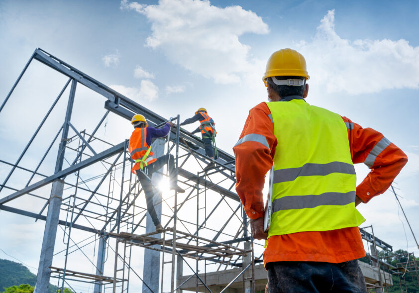 Engineer,Technician,Watching,Team,Of,Workers,On,High,Steel,Platform,engineer construction workers